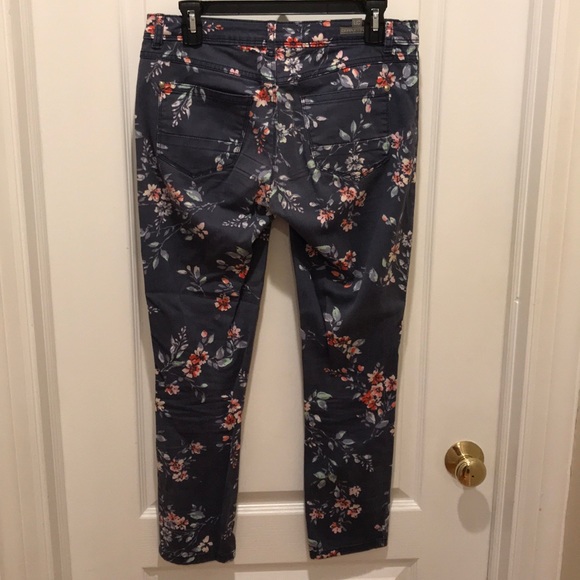 LC Lauren Conrad Floral Jeans - Picture 4 of 5